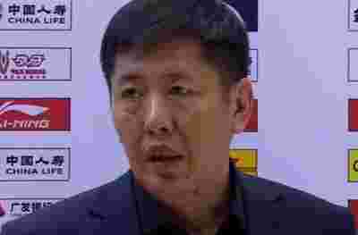 老鹰队主场气氛热烈，球迷支持球队